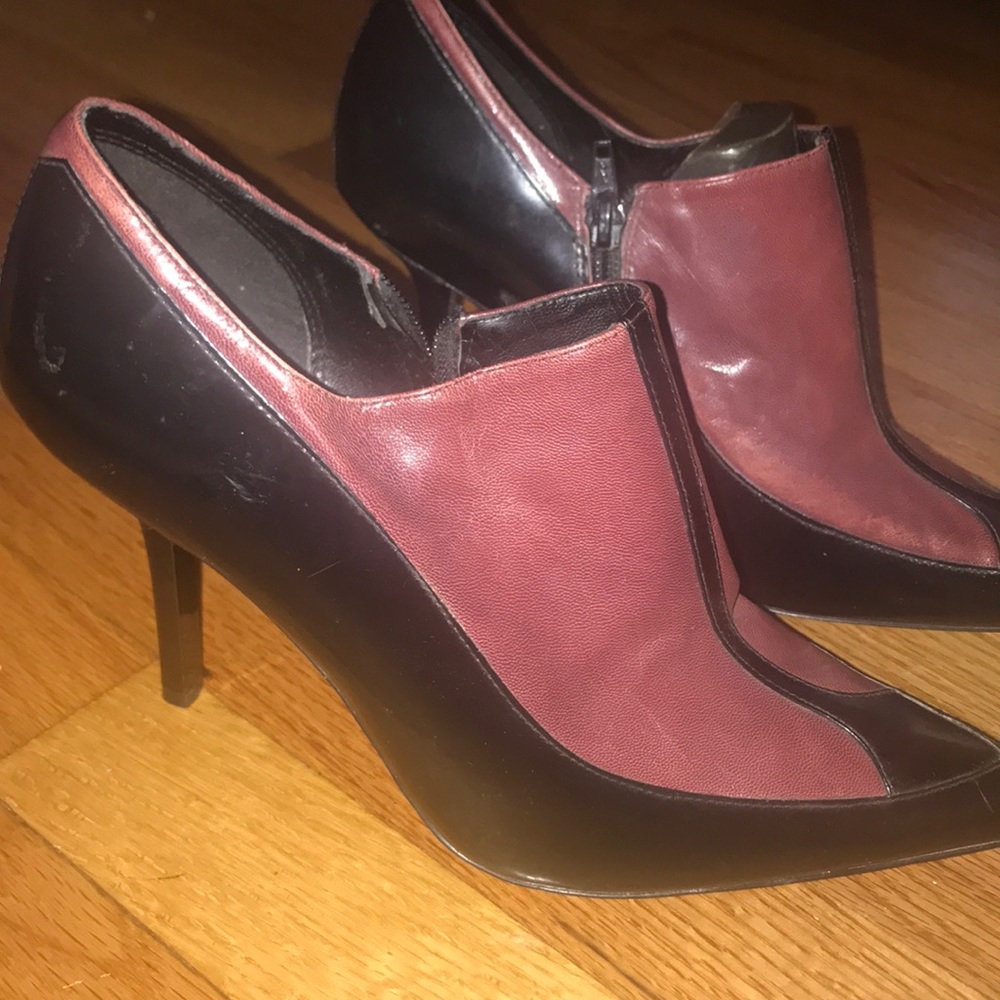 Nine West two tone black and light burgundy boots
